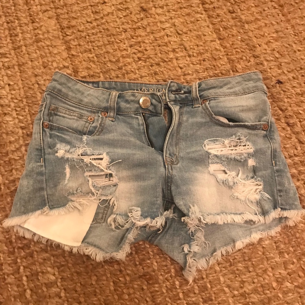 American eagle size 2 women’s distressed shorts